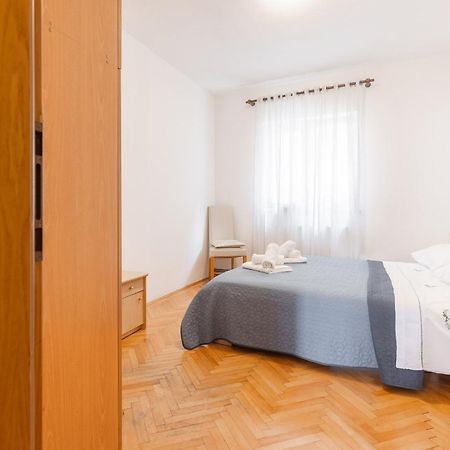 Apartman Nora Омиш Экстерьер фото