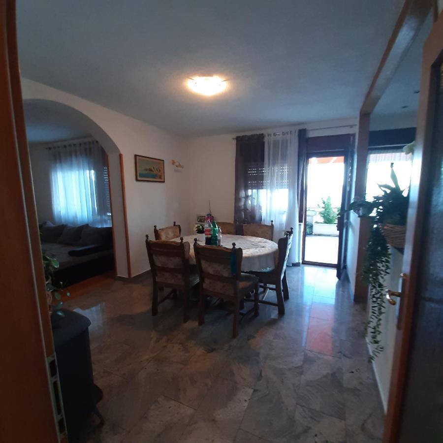 Apartman Nora Омиш Экстерьер фото