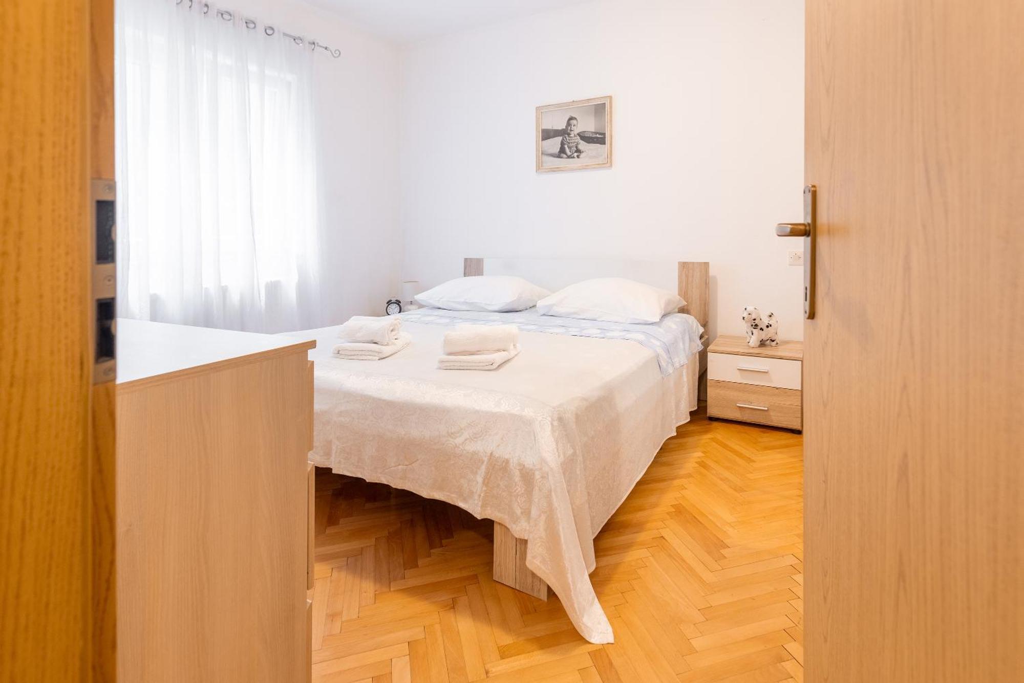 Apartman Nora Омиш Экстерьер фото