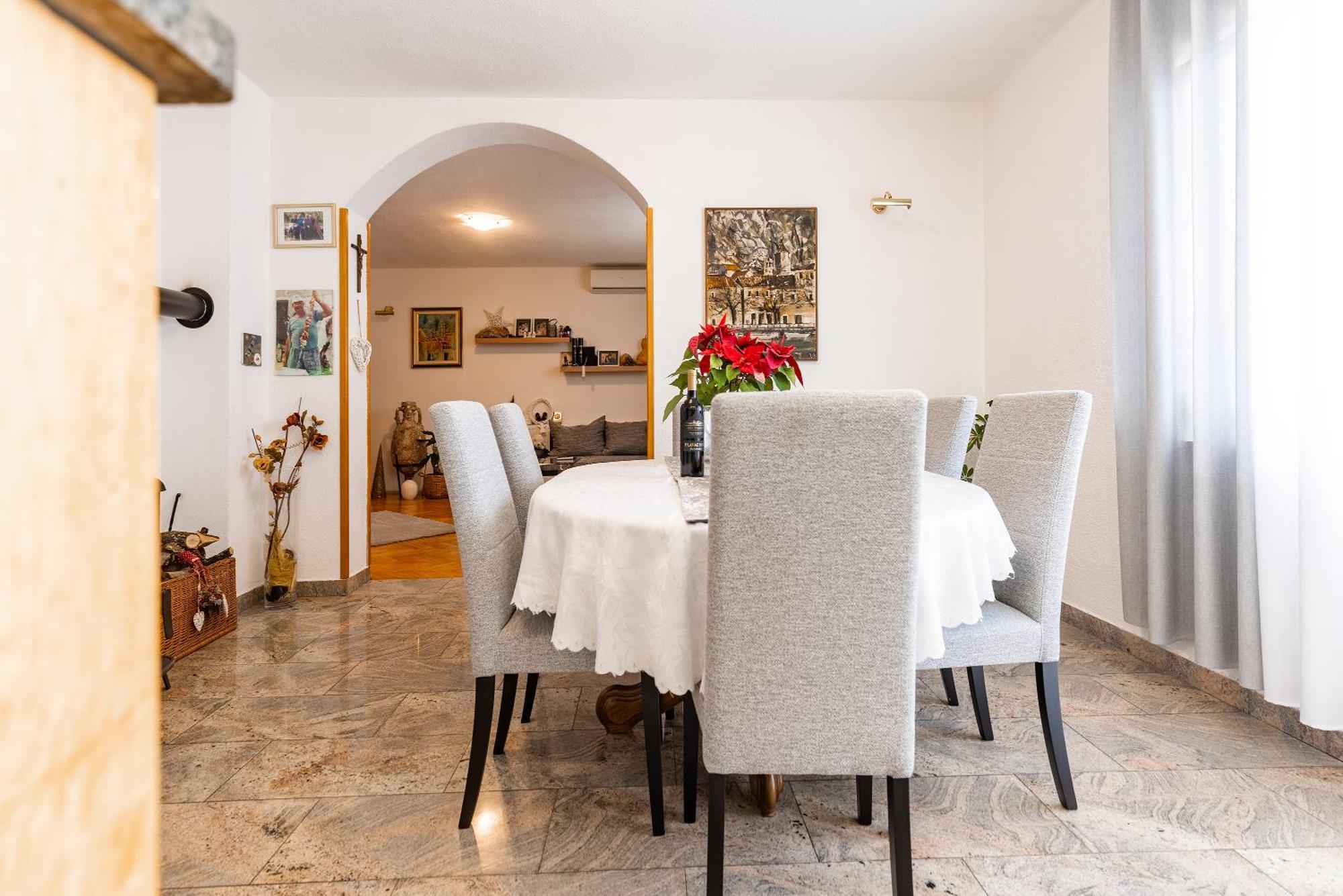 Apartman Nora Омиш Экстерьер фото