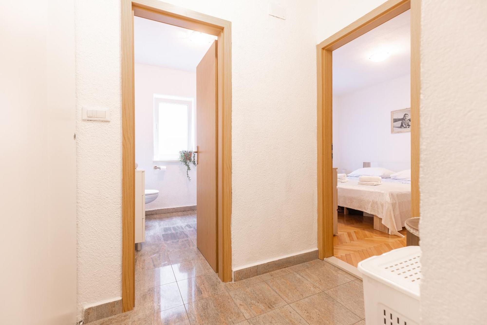Apartman Nora Омиш Экстерьер фото