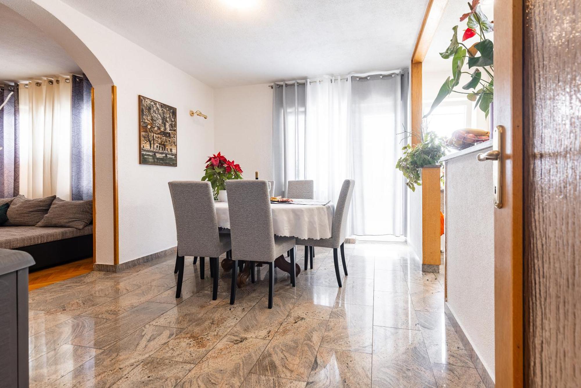 Apartman Nora Омиш Экстерьер фото